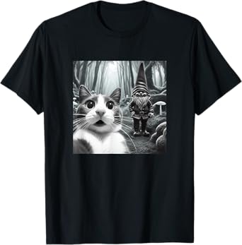 Funny Cat Selfie with Gnome Halloween Fall Christmas Women T-Shirt