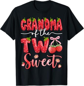 Grandma Of The Two Sweet 2Nd Birthday Girl Strawberry T-Shirt