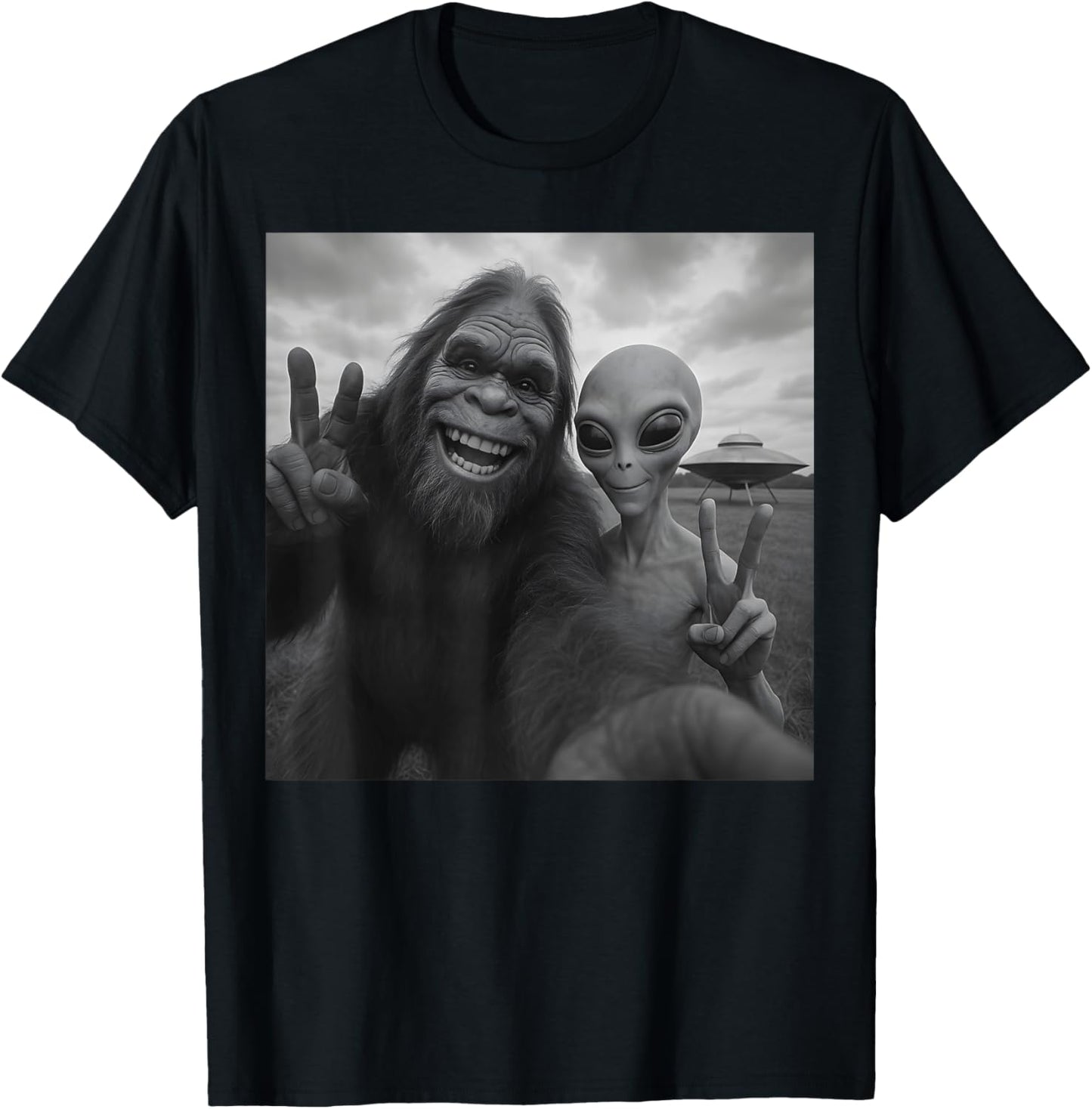 Funny Alien Bigfoot Selfie T-Shirt