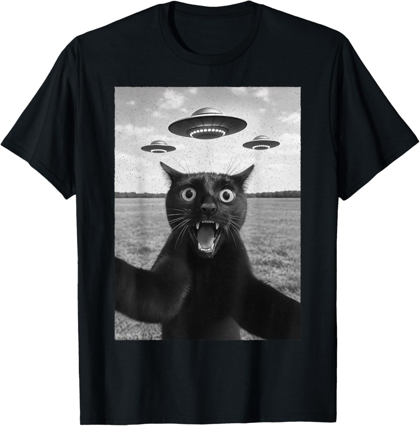 Black Cat UFO Selfie – Retro Alien Funny Cat T-Shirt