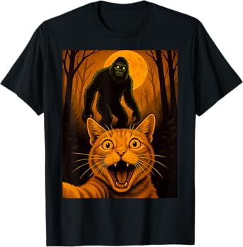 Scared Cat Selfie with Zombie Bigfoot Sasquatch Halloween T-Shirt