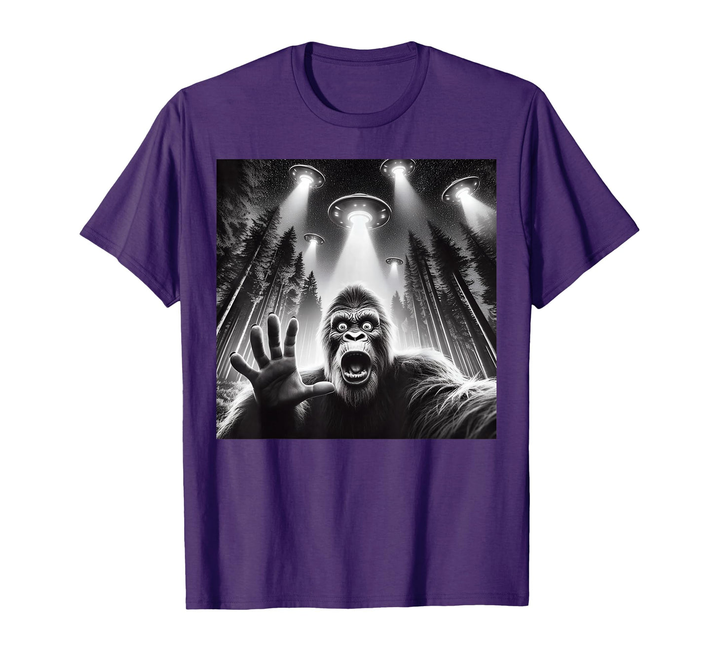 Sasquatch Big Foot Selfie UFOs Alien Funny Bigfoot Selfie T-Shirt