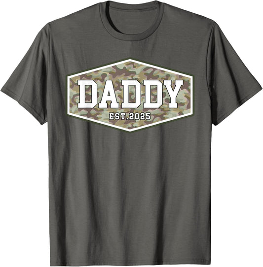 Daddy Est 2025 First Dad Fathers Day New Dad 2025 Camouflage T-Shirt