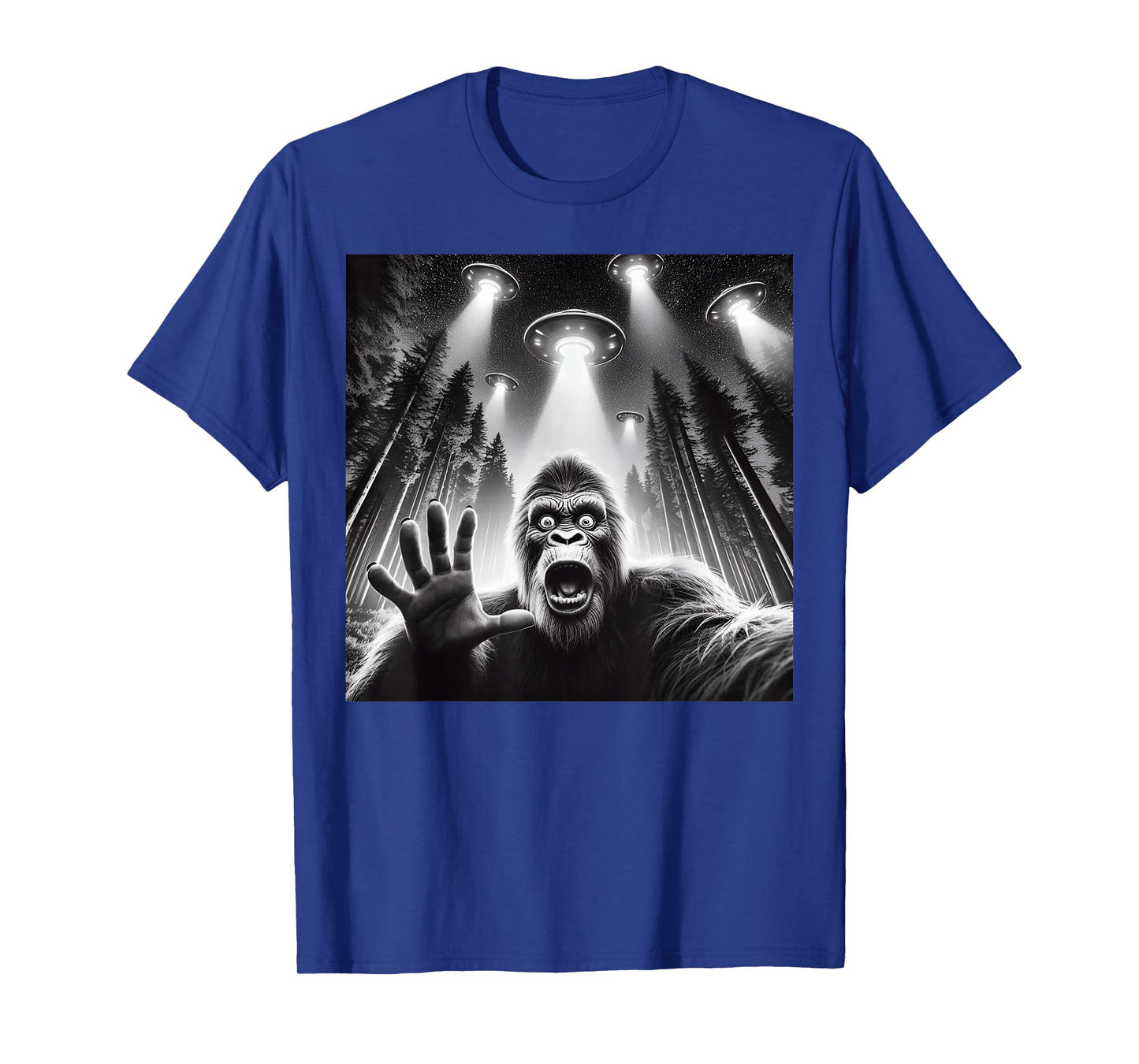 Sasquatch Big Foot Selfie UFOs Alien Funny Bigfoot Selfie T-Shirt