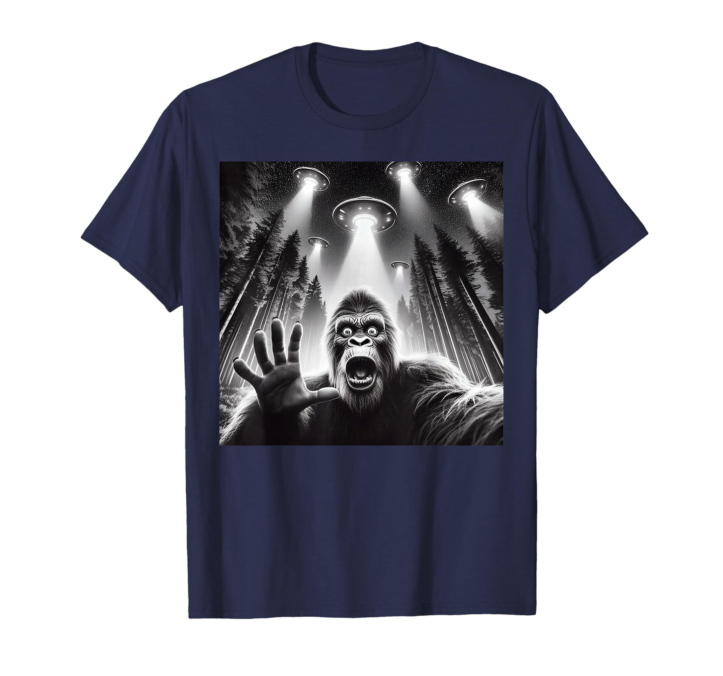 Sasquatch Big Foot Selfie UFOs Alien Funny Bigfoot Selfie T-Shirt