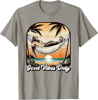 Funny Bigfoot Sasquatch Hawaiian Retro Beach Vacation Men T-Shirt
