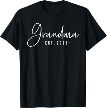 Grandma Est 2025 Grandma To Be Gift 2025 T-Shirt