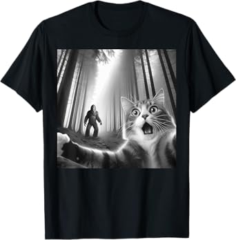 Funny Tee Surprised Scared Cat Selfie With Bigfoot Sasquatch T-Shirt for Men Women Kids
