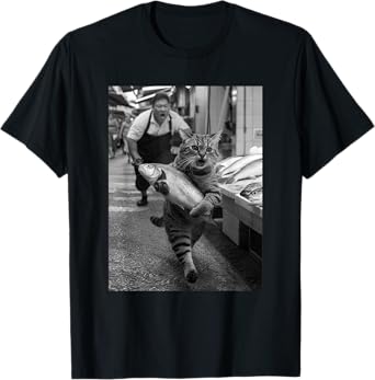 Vintage Cat Steals Fish Market Funny Black and White Meme Men Women T-Shirt