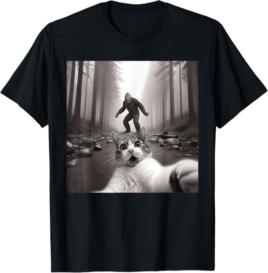 Funny Surprised Scared Cat Selfie With Sasquatsch Bigfoot T T-Shirt