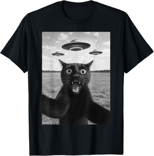 Black Cat UFO Selfie – Retro Alien Funny Cat T-Shirt