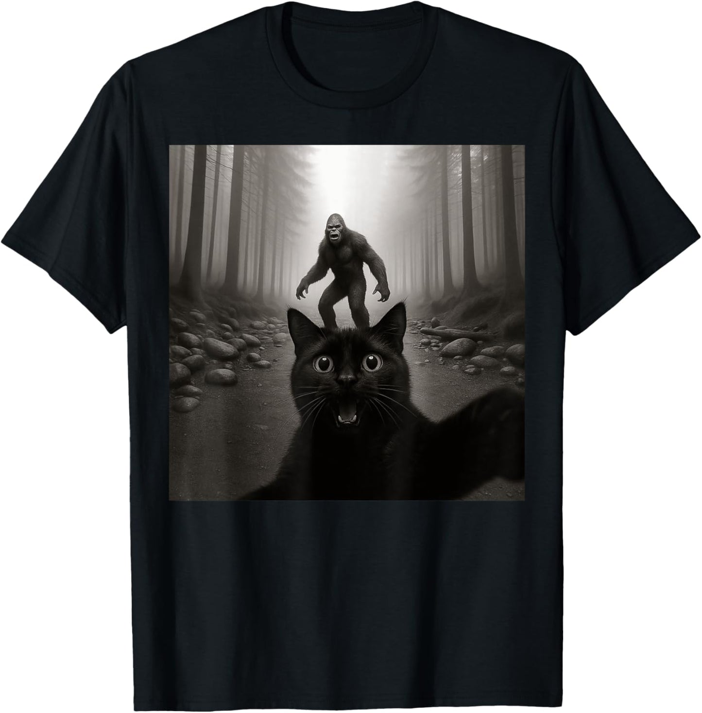 Funny Surprised Scared Black Cat Selfie With Bigfoot Gift T-Shirt