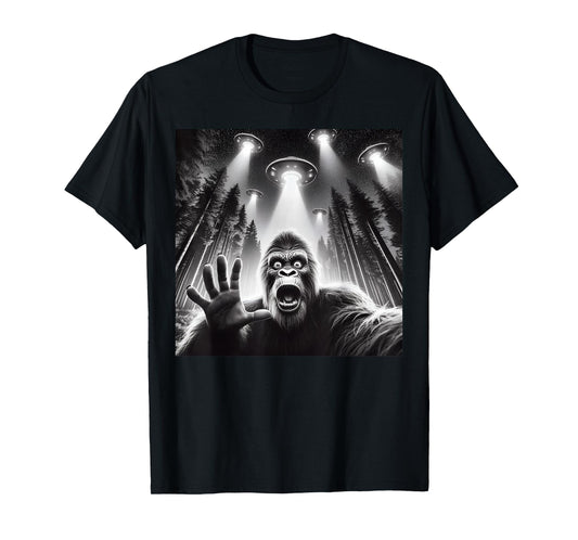 Sasquatch Big Foot Selfie UFOs Alien Funny Bigfoot Selfie T-Shirt