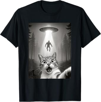 Funny Cat Selfie Bigfoot Graphic For Men Women Alien UFO T-Shirt