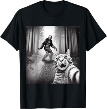 Funny Cat Selfie With Sasquatch Bigfoot T-Shirt
