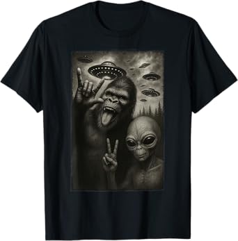 Funny Selfie Bigfoot Alien Sasquatch Rock On Hand Sign UFO T-Shirt