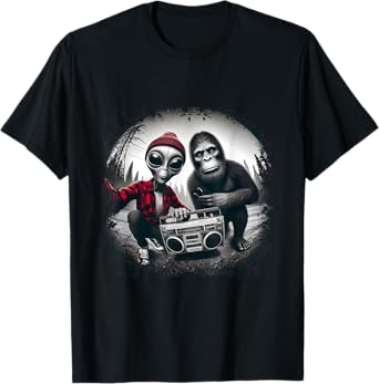 Sasquatch Selfie Bigfoot Rock On UFO Alien Funny Design T-Shirt