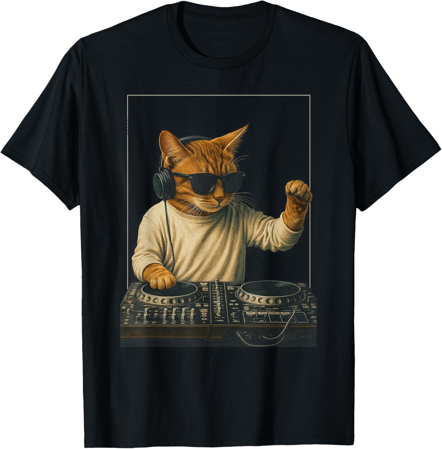 Vintage Orange Tabby Cat Playing Music Cat Lovers DJ Lovers T-Shirt